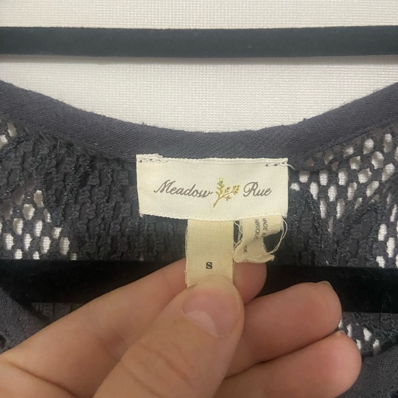 Anthropologie Meadow Rue EUC Tayrona charcoal grey lace boho prairie blouse S - Picture 4 of 5